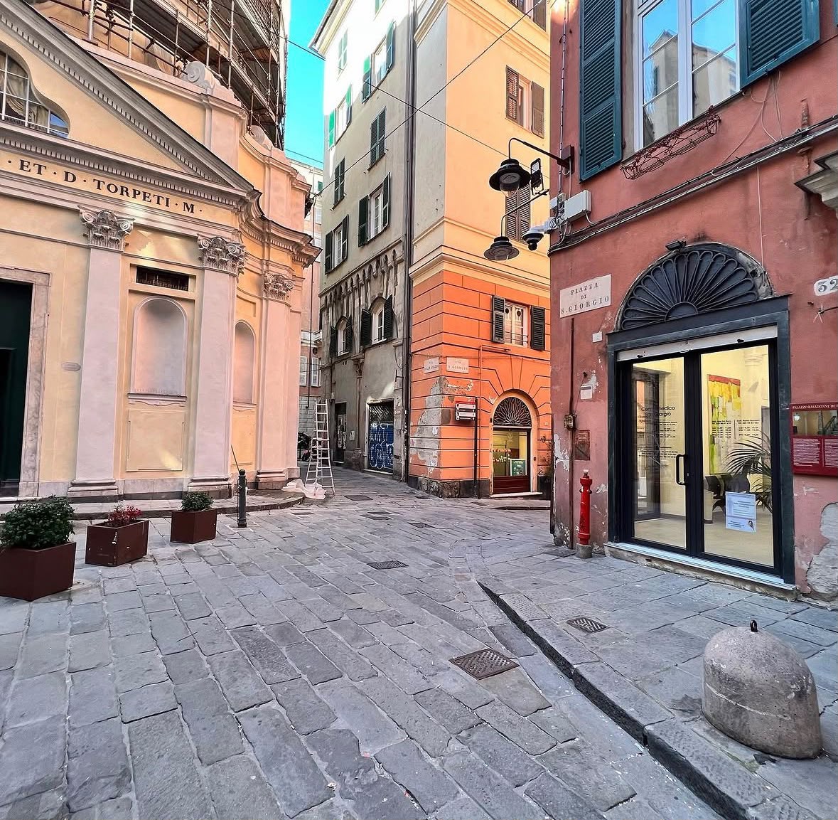 Ingresso del Centro Medico San Giorgio in Piazza San Giorgio, Genova